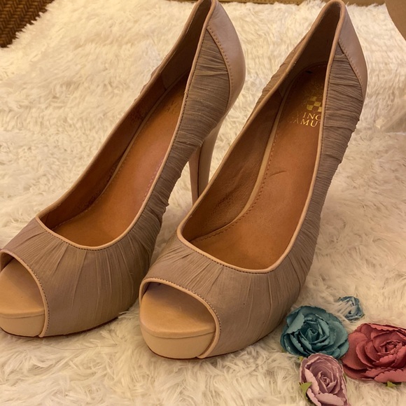 Vince Camuto Shoes - 🤩HOST PICK🤩Vince Camuto Moda High Heel Beige and taupe 4 inch heel size 8B/38